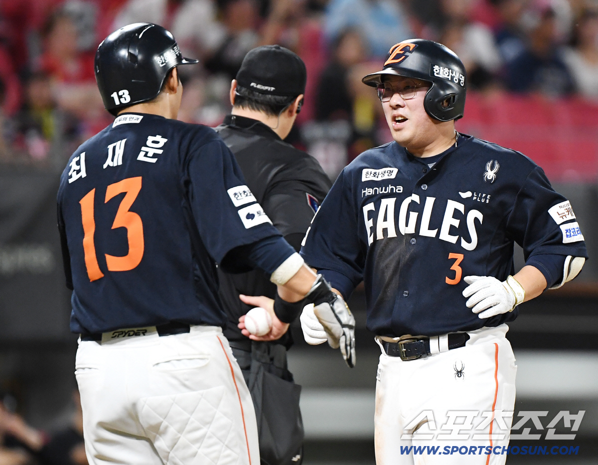 키움은 왜 급격한 내리막 길, 안치홍을 택했나 "반등 믿는다. 타격에만 …