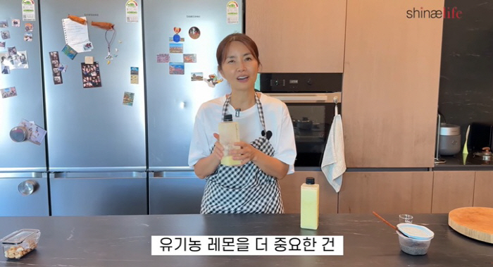 신애라, 예비 '금수저 며느리'도 놀랄 건강 루틴.."레몬 껍질째 먹는다…