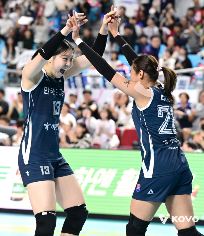 7연승 비결? 사령탑도 깜짝 놀란 1순위 신인 "연습 하루 하고 바로 실전 뛰었는데…" [화성브리핑]