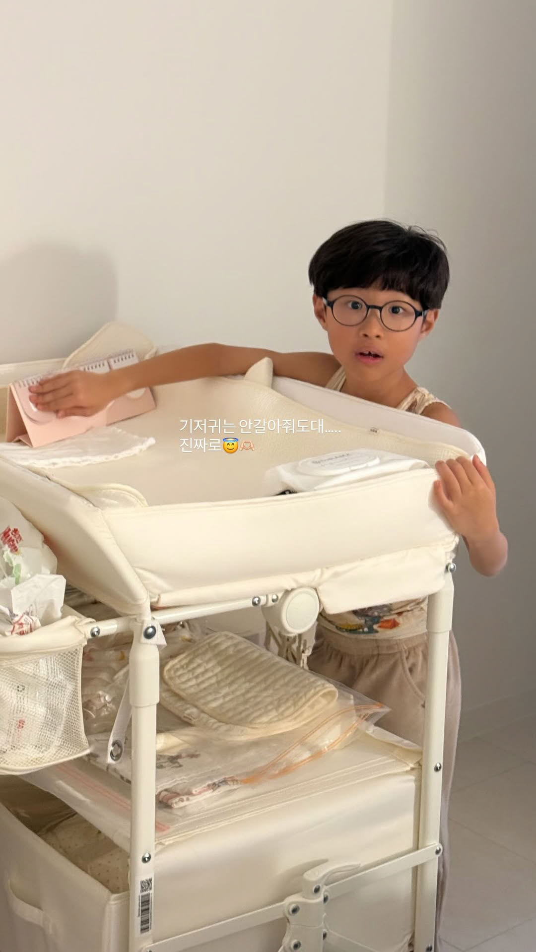 이시영 첫째子, 똑닮은 '생후 15일' 여동생 안고 행복..."오빠의 진…