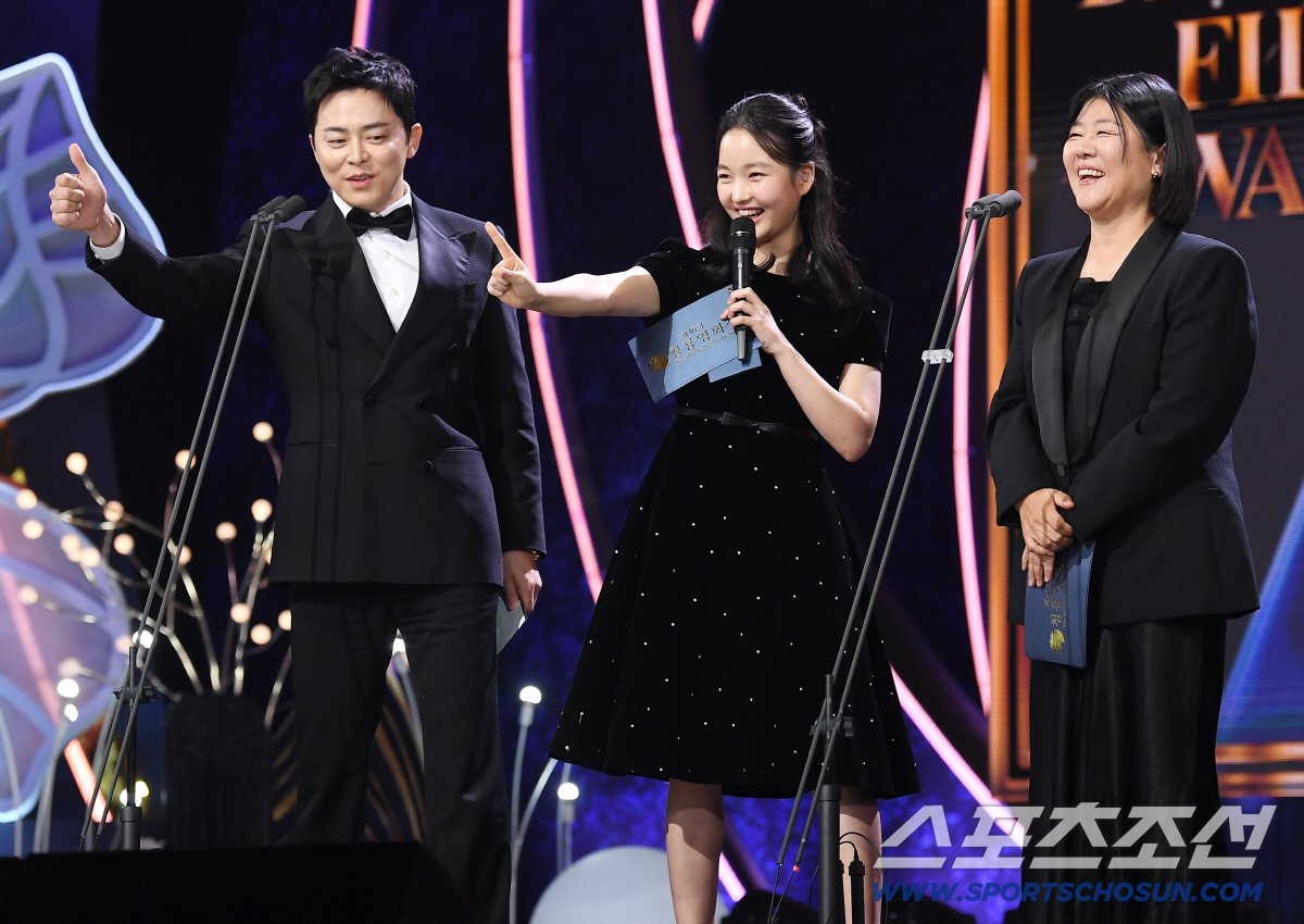 [청룡영화상] 최다관객상 '좀비딸' "기적 허락해주신 관객들께 감사"