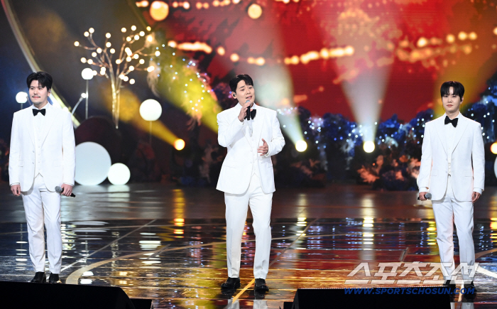 [청룡영화상] 라포엠, 리메이크의 새 역사 썼다…조용필 리스펙트 담은 '고추잠자리'