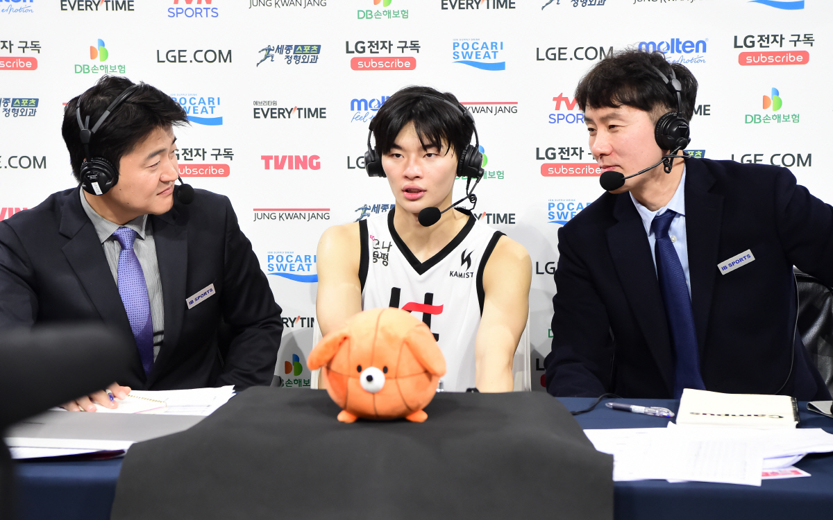 [현장인터뷰]성공 데뷔전 KT 강성욱 "시키는대로 바닥이 닳도록 뛰었어요…