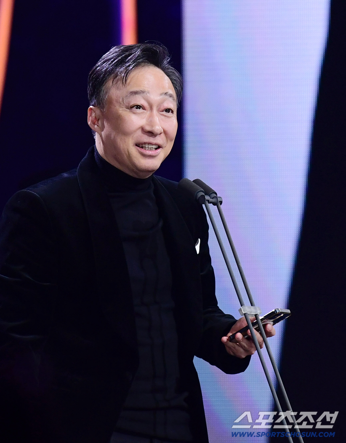 [청룡영화상] 감독상 박찬욱 “‘어쩔수가 없다’는 20년 동안 품은 꿈”