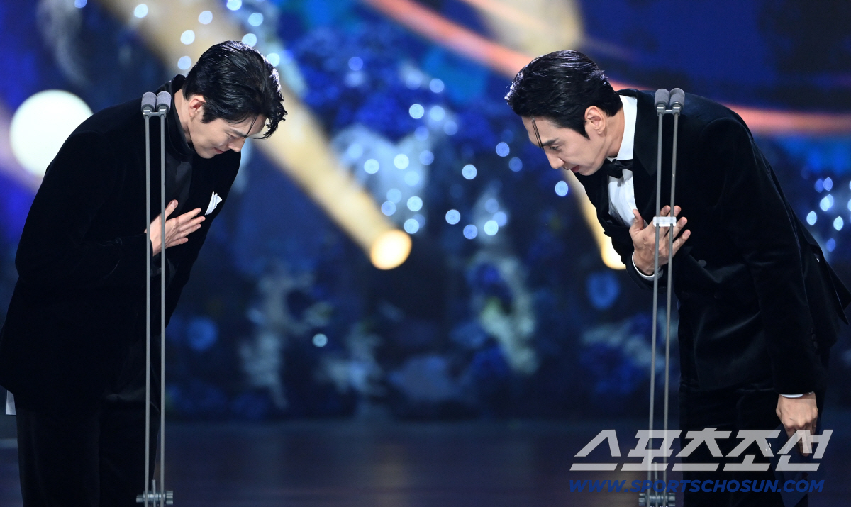 [포토] 김우빈-이광수 '젠틀하게'