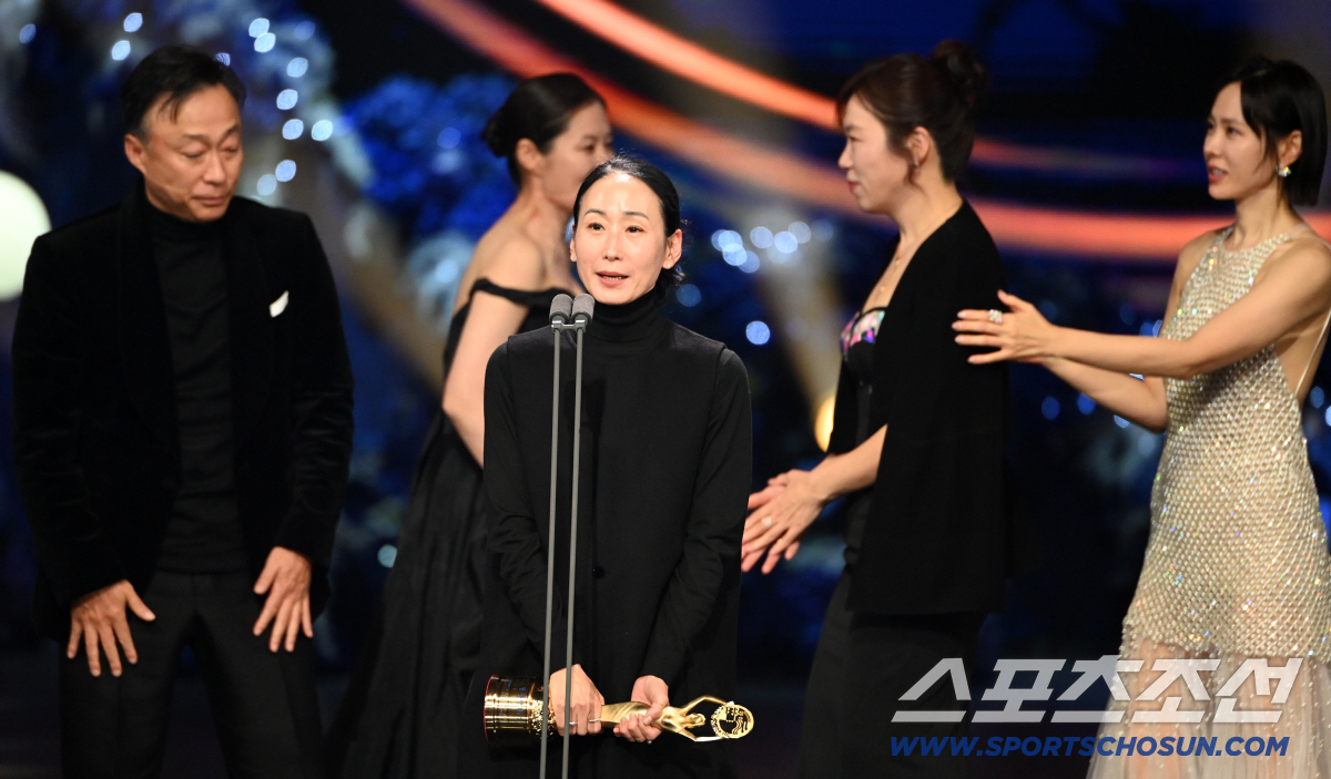 [청룡영화상] 최우수작품상 ‘어쩔수가없다’ “20년 품은 꿈 현실로…희망…