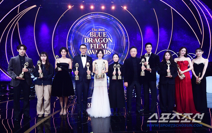 [청룡영화상] ‘어쩔수가없다’ 압도적 존재감→현빈♥손예진 부부 케미까지 돋보인 축제의 장[종합]