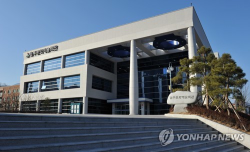 울산 지역작가 김응기 초대전, 29일까지 울주문예회관서 개최