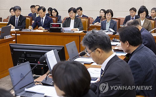 지역의사제 도입·비대면 진료 제도화 법안 국회 복지위 통과(종합)