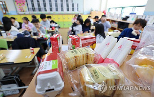 학교 비정규직 파업 참여율 12.9%…10곳 중 3곳은 '급식 중단'