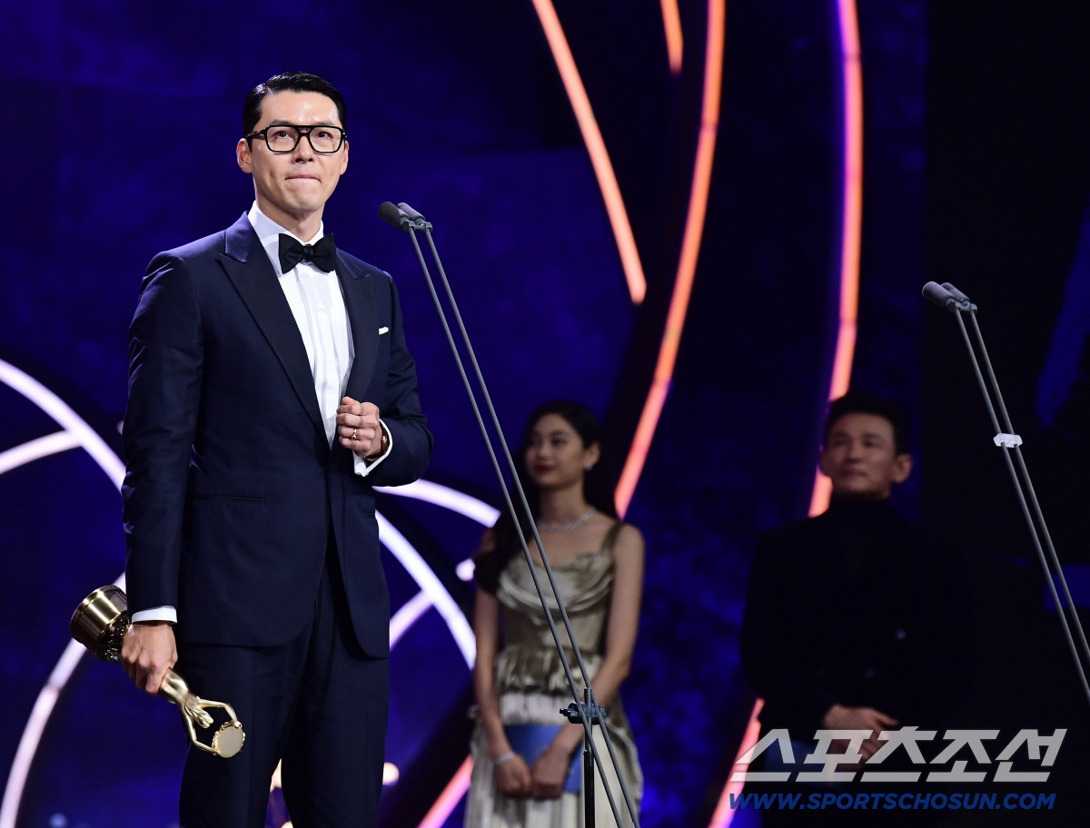 [청룡영화상] 청룡史 첫 부부 주연상 손예진♥현빈→ 작품상 '어쩔수가없다…