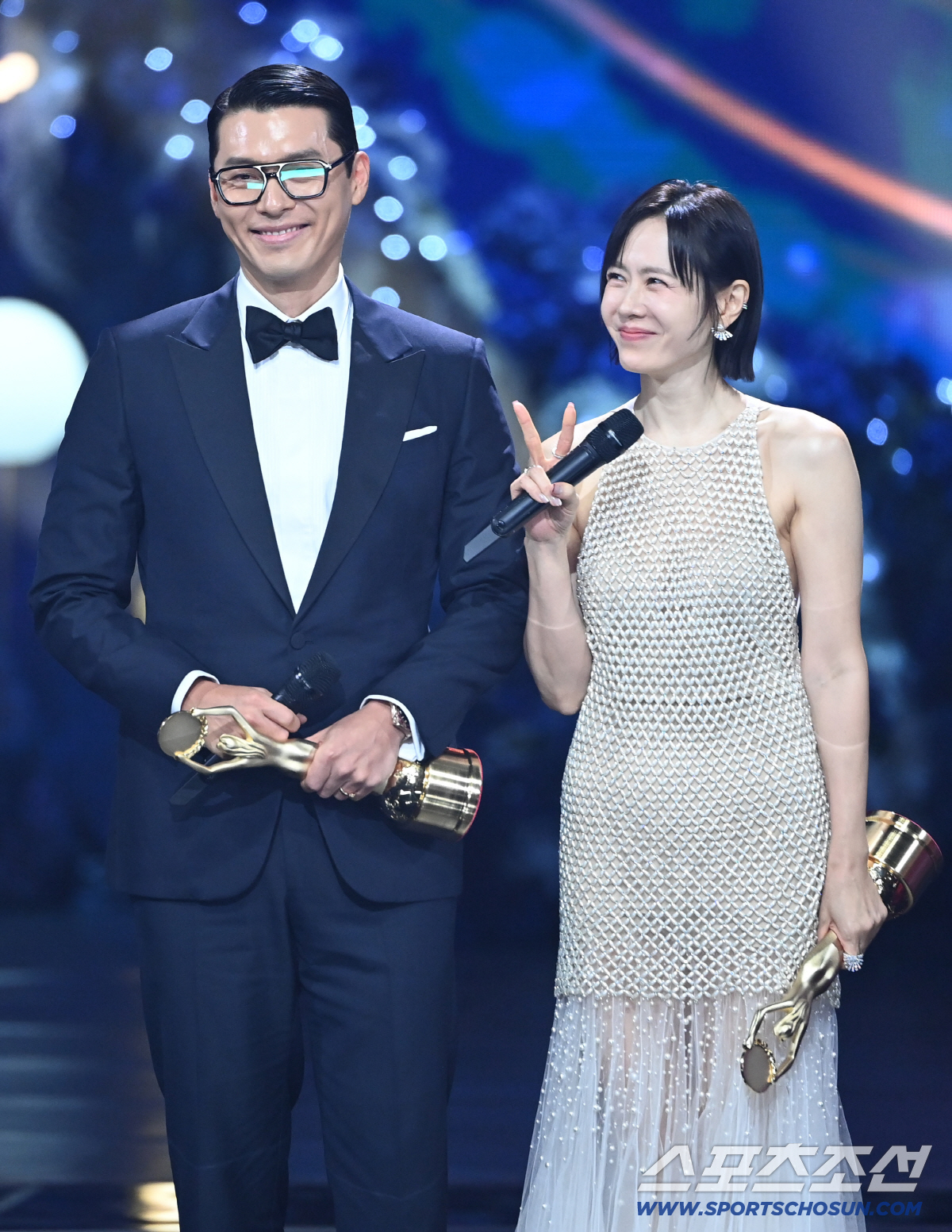 '뜨거운 포옹' 현빈♥손예진, 청룡영화상 동반수상...'영화보다 더 영화…