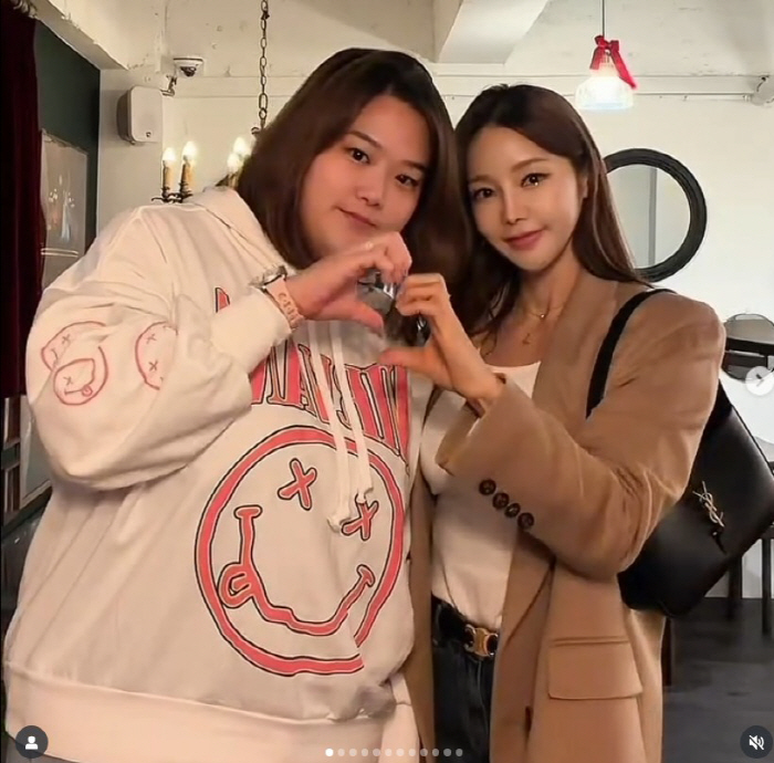 미나, '불화설 시누이'와 또 만났다…♥류필립 회식 쏜 '내조의 정석'