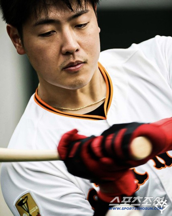 "밥 잘 먹고 힘내라" 요미우리 구단주가 팀 떠나는 4번 타자 응원, 팀…