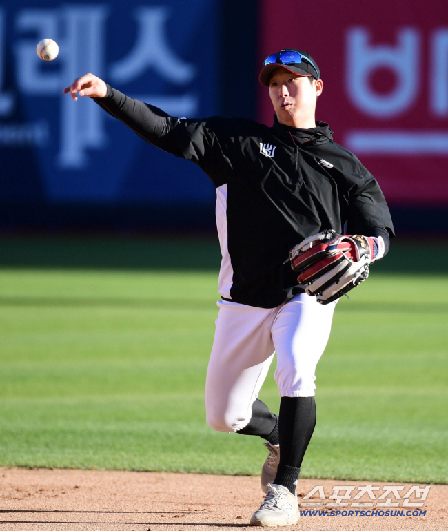 '박찬호 떠나고 2억 투자?' KIA 왜 30살 유틸리티 내야수 영입했나…