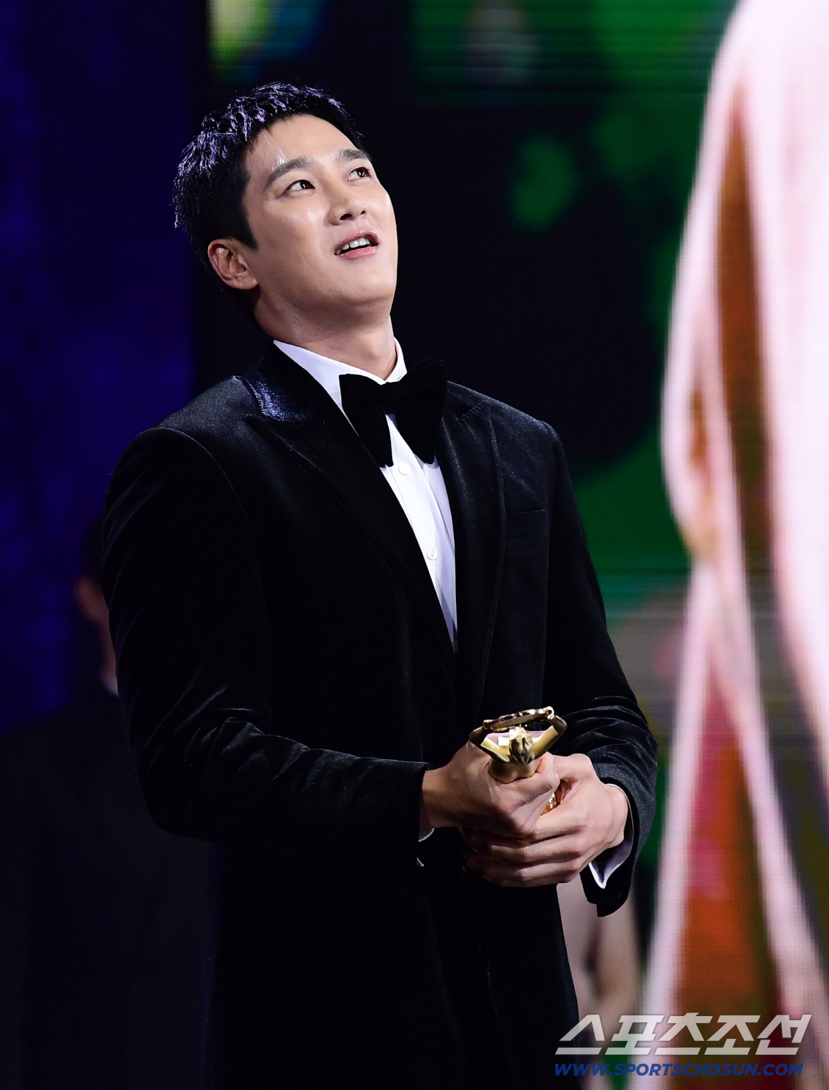 [청룡영화상]청룡이 울린 신인들… 안보현·김도연, 눈물로 완성한 첫 영광