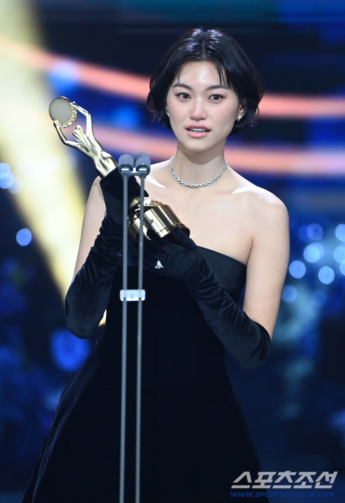 [청룡영화상]청룡이 울린 신인들… 안보현·김도연, 눈물로 완성한 첫 영광