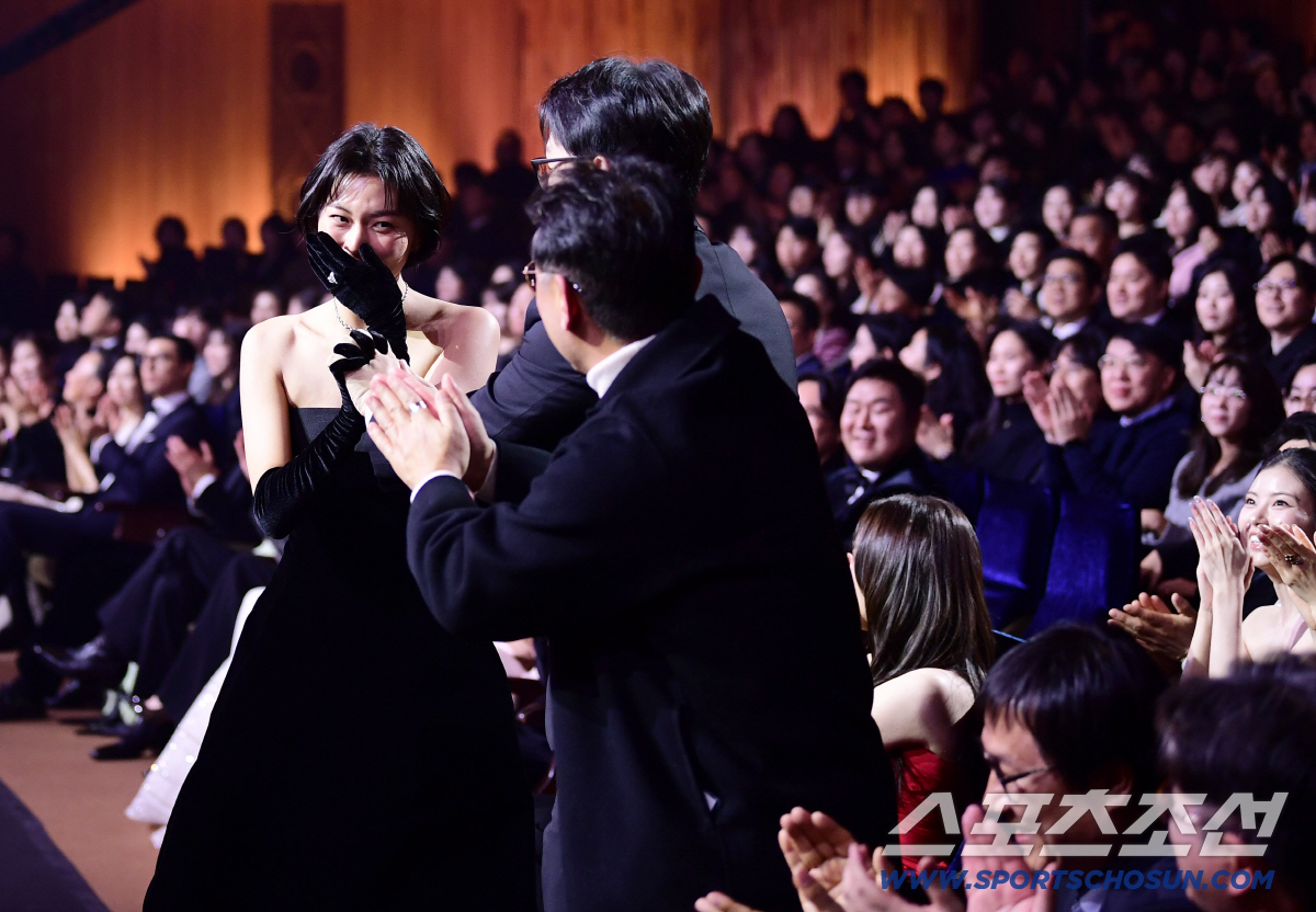 [청룡영화상]청룡이 울린 신인들… 안보현·김도연, 눈물로 완성한 첫 영광