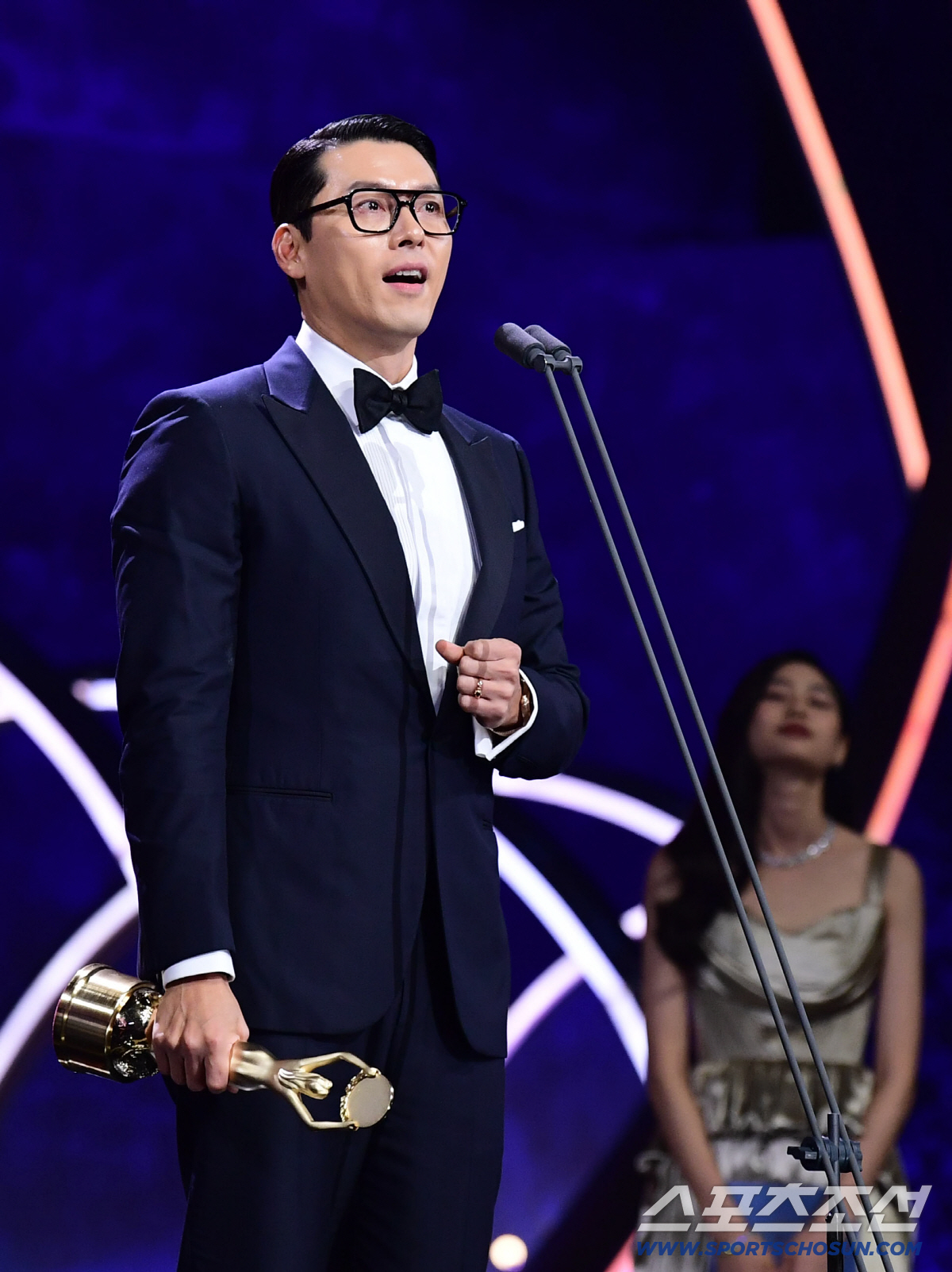 현빈 이름 부르는 순간...손예진이 더 울컥했다, “내가 받고 싶다”던 …