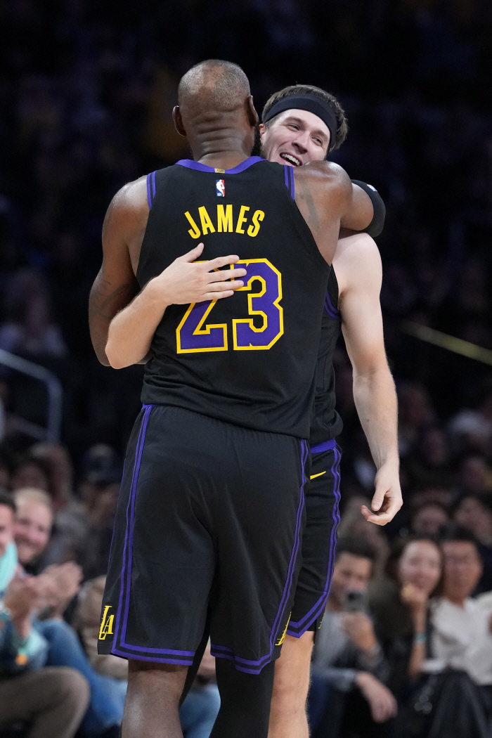 르브론 복귀, LA 레이커스 독인가 약인가! 美 매체 "르브론, 돈치치와의 조화, 리브스가 키를 쥐고 있어"