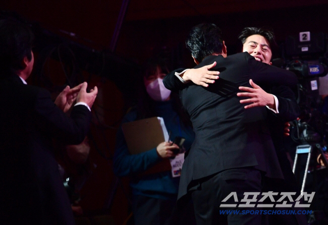 [청룡영화상] '청룡 구씨' 구교환의 '레디, 액션!' 혹시 퍼스널 컬러…