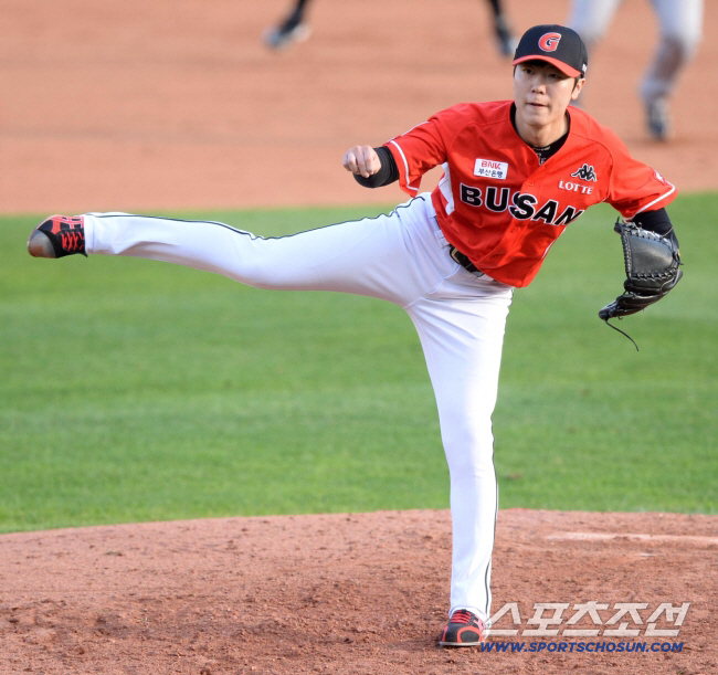 "눈물나서 말을 못하겠네" 마지막 가을야구 영웅 → 13년 원클럽맨 안녕…