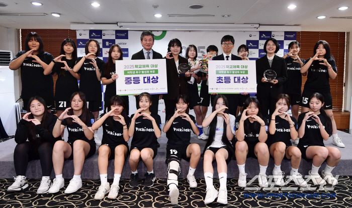 엘리트 선수처럼 "수비 라인 내려"→"고등학교 가서도 할래요" 그라운드서 진짜 재미 찾은 '사커걸즈'