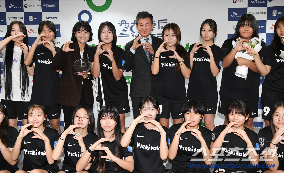 엘리트 선수처럼 "수비 라인 내려"→"고등학교 가서도 할래요" 그라운드서…