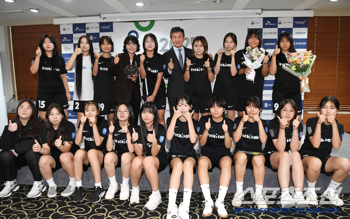 엘리트 선수처럼 "수비 라인 내려"→"고등학교 가서도 할래요" 그라운드서…