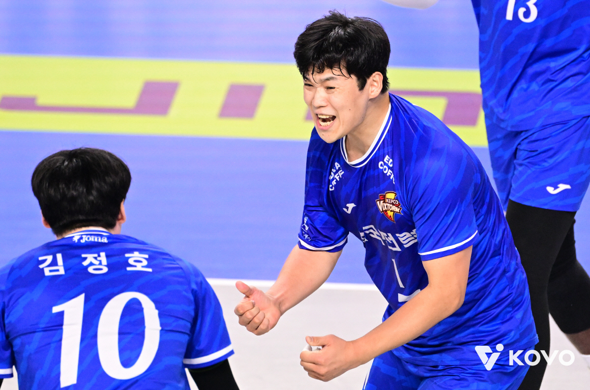 '베논 24득점 폭격' 한국전력 4위 점프! 현대캐피탈 셧아웃+충격 3연…