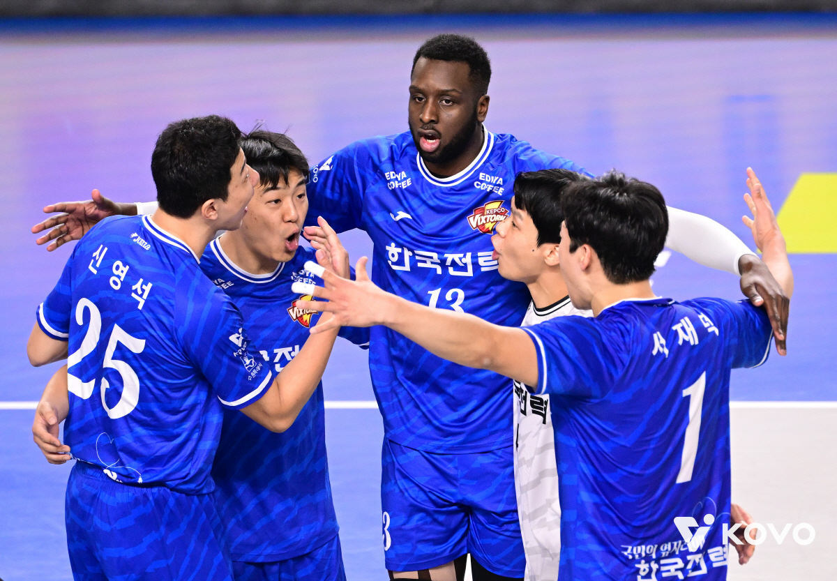 '베논 24득점 폭격' 한국전력 4위 점프! 현대캐피탈 셧아웃+충격 3연…