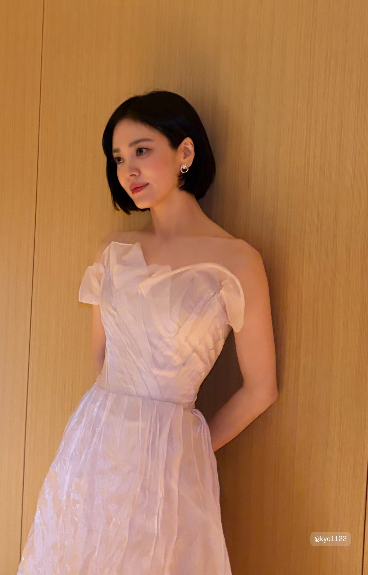 송혜교, 숨 막히는 옆태..자연미인의 품격