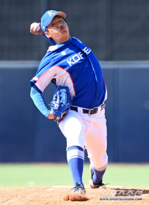 돌고돌아 고향 앞으로! '4억짜리 귀하신 몸' 1m89 거구의 부산사나이 → 롯데 선발 재목 점찍었다