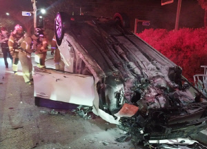 전주서 승용차 운전자, 도로 경계석 들이받고 달아나