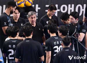 '트레블' 위업 현대캐피탈, 충격의 3연패…'1강 시대' 저무나