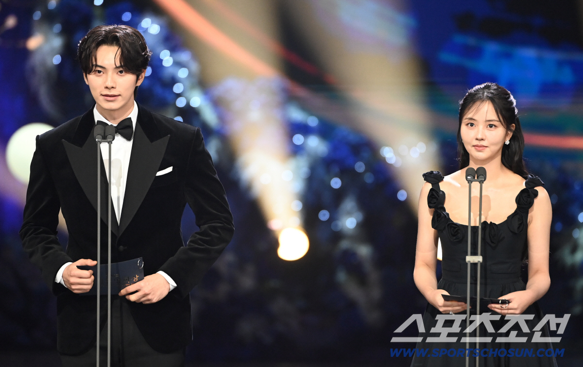 [청룡영화상] "이거 꿈 아냐?"…'10년만 재회' 김고은·이준호→'청룡…