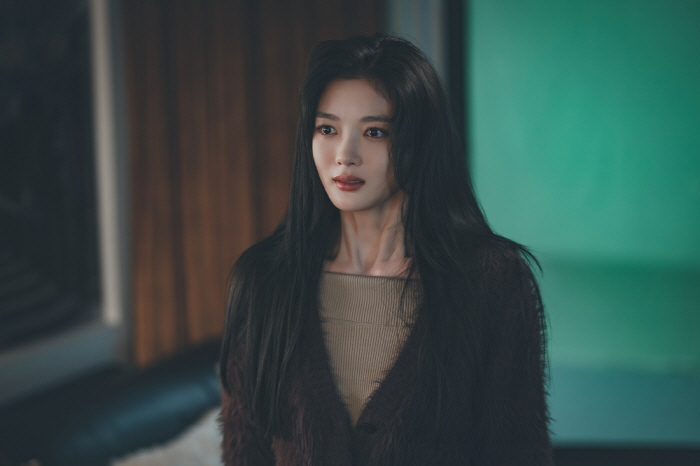 "집중력 노력 200% 쏟았다"..김유정, 원톱 '친애하는 X'로 증명하…