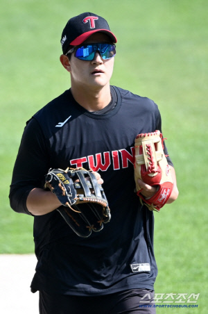 '日 유학 지원' LG 내야의 미래들, 1군 뎁스 강화 발판 될까…