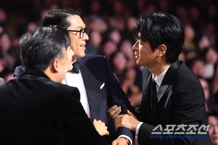 “박정민, 이렇게 멋졌나”...유머·배려 모두 챙긴 청룡의 진짜 씬스틸러