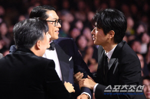 “박정민, 이렇게 멋졌나”...유머·배려 모두 챙긴 청룡의 진짜 씬스틸러