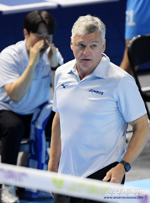 파죽의 6연승에 1위 재탈환했는데, 감독은 왜 