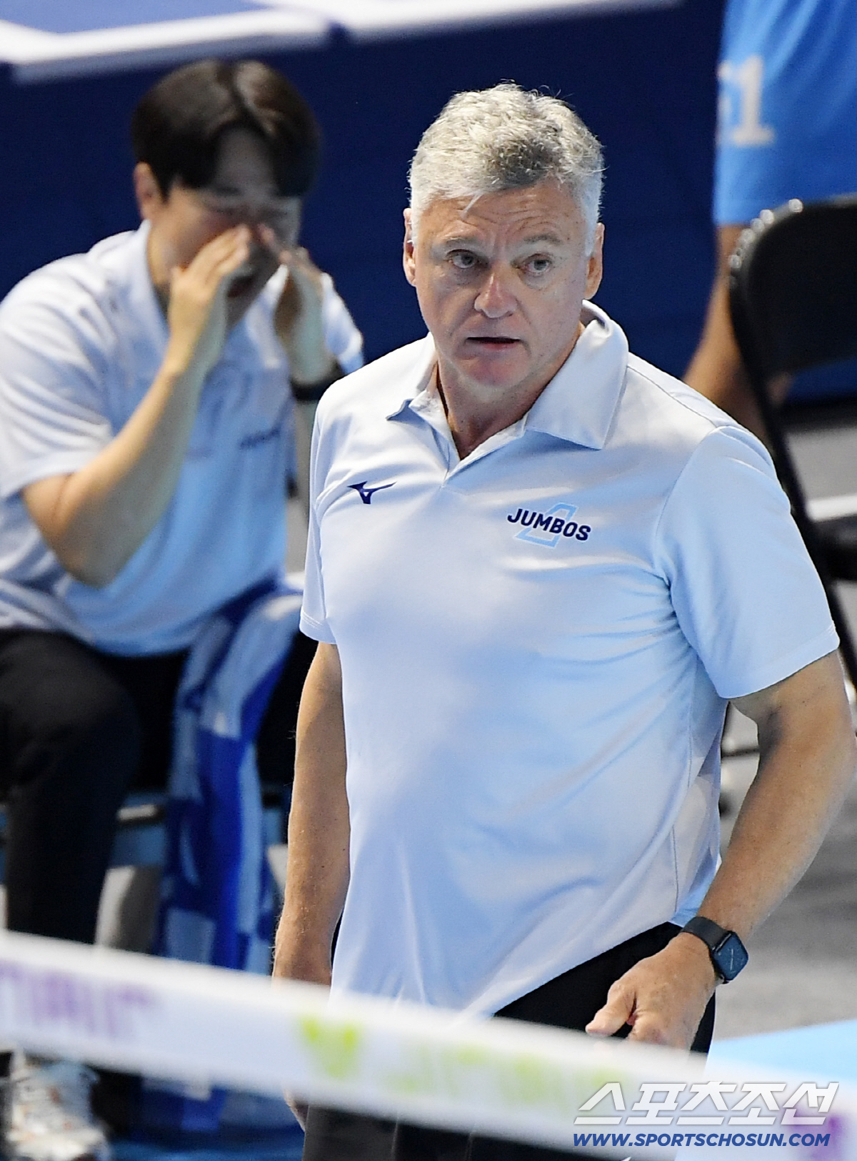 파죽의 6연승에 1위 재탈환했는데, 감독은 왜 "상대처럼 배구했어야" 선…