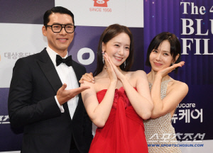 윤아와 손예진의 눈부신 워맨스...현빈은 '윤아 추앙' 손각도 고정