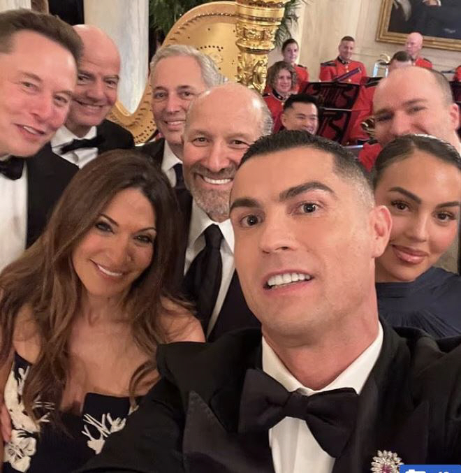 트럼프→호날두에게 준 깜짝선물 '황금열쇠'...일론 머스크 등 '최애'만…