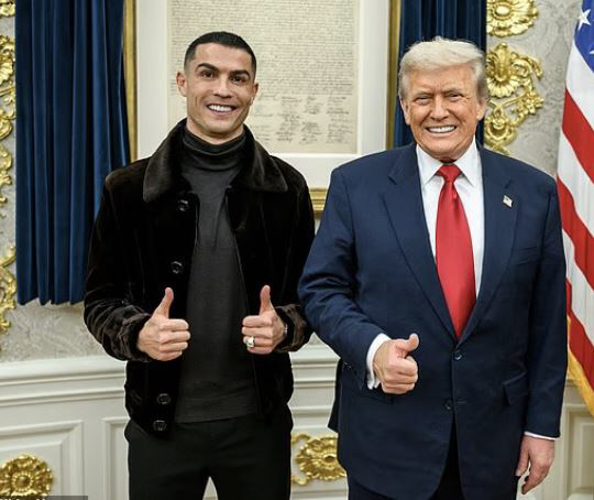 트럼프→호날두에게 준 깜짝선물 '황금열쇠'...일론 머스크 등 '최애'만…