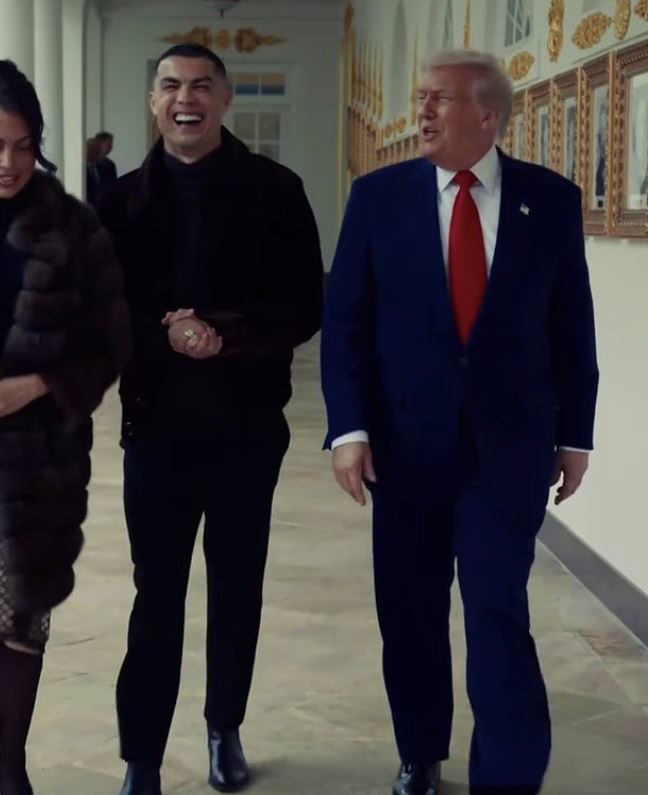 트럼프→호날두에게 준 깜짝선물 '황금열쇠'...일론 머스크 등 '최애'만…