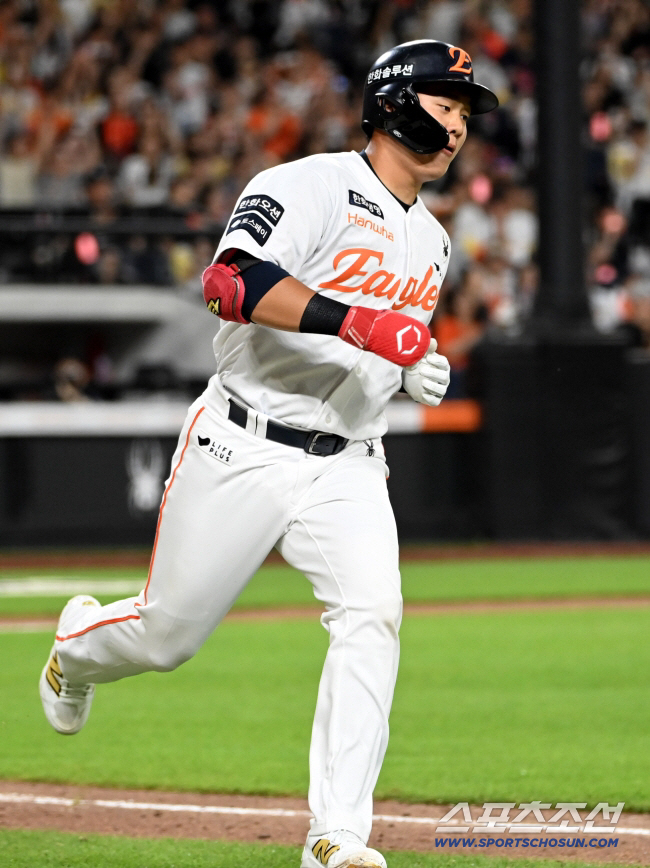 "내년에 1군에서 볼 선수" 캠프 결산! 10할 타자 이름이 불렸다…'우…