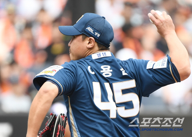 "김진성 노경은처럼 모범 베테랑이…" 6년 만에 '친정 복귀' 173SV…