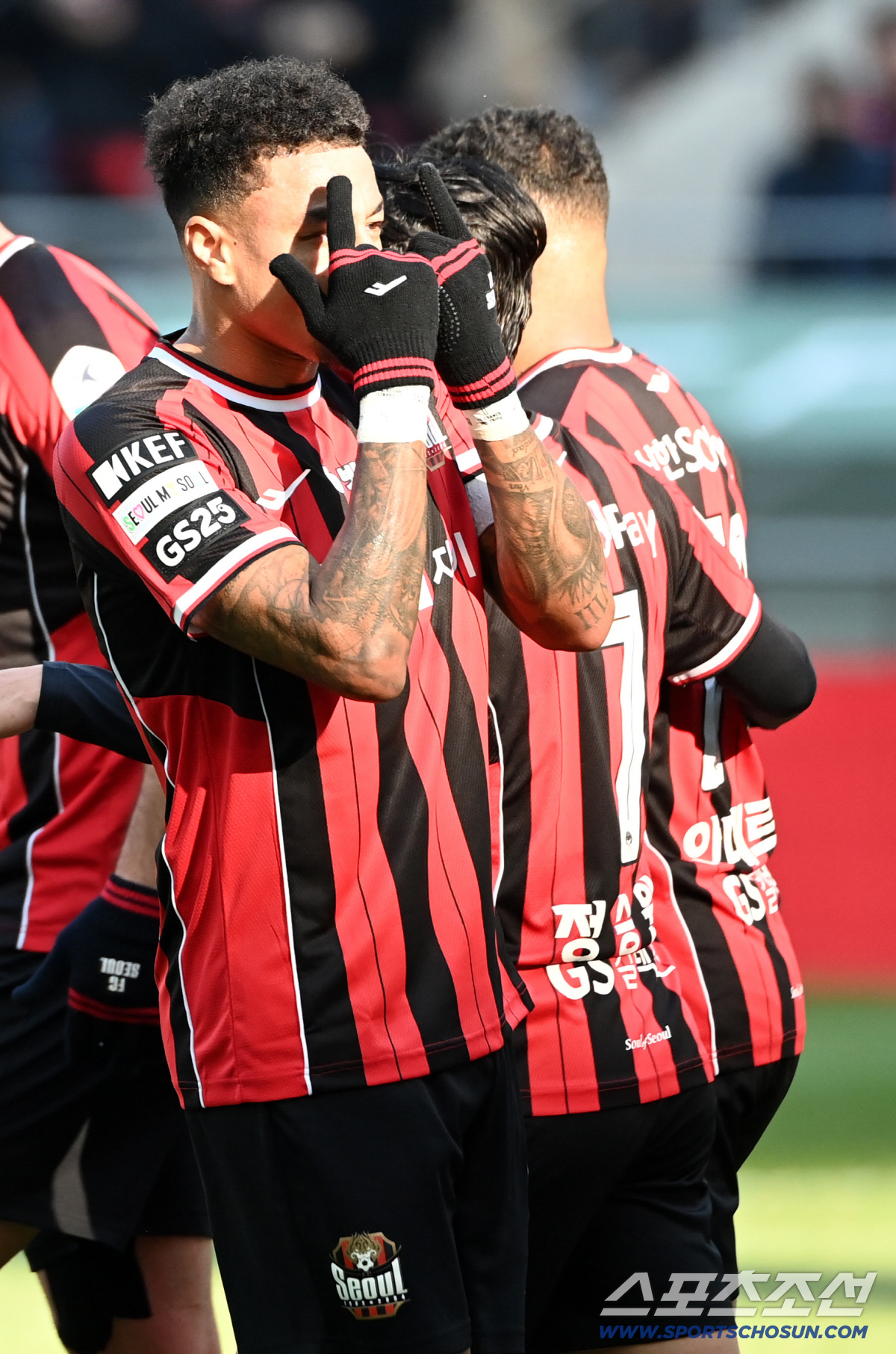 "'수원삼성맨'김주찬의 거수경례→린가드 빛바랜 10호골"서울,김천에 1대…