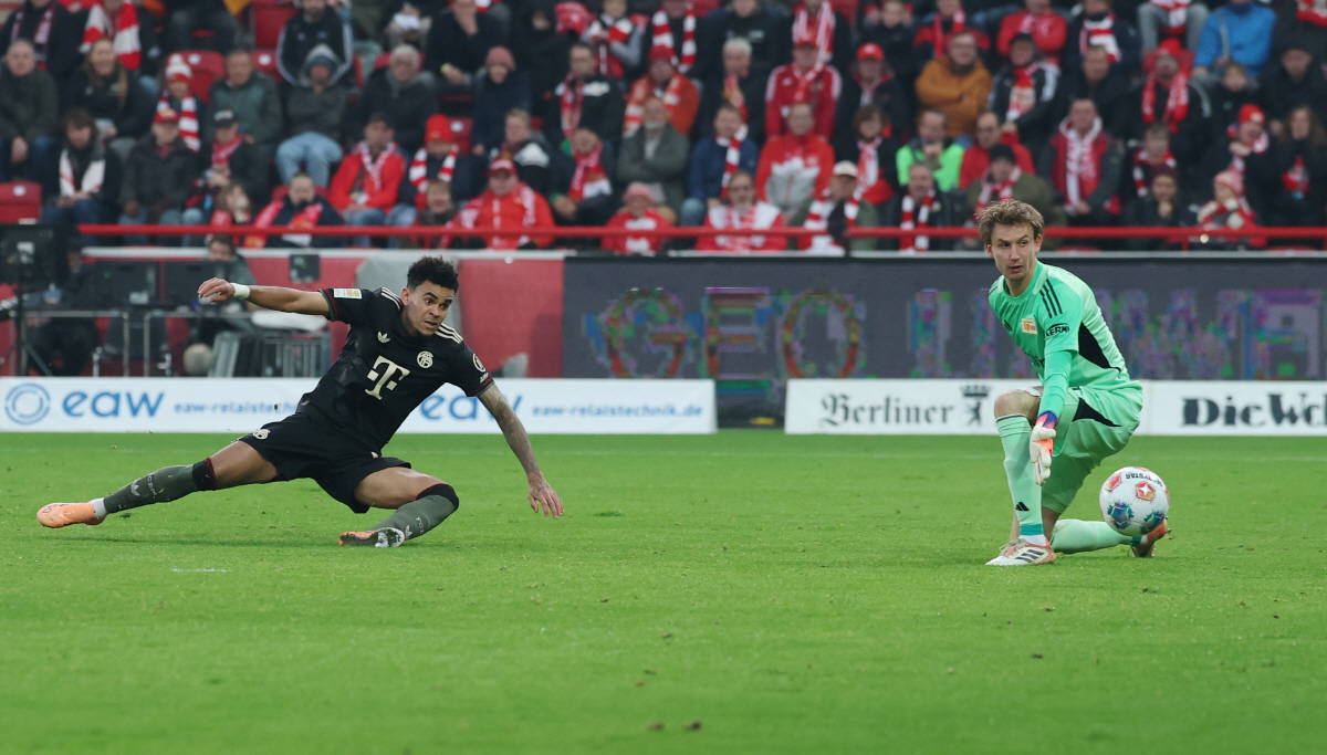 "넌 범죄자야!"'이강인 절친' 다치게 한 '김민재 동료' 살인태클, 결…